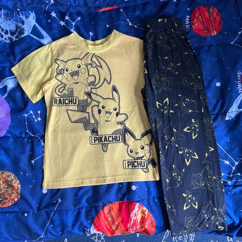 Pokémon Boys 4/5 Pikachu Pajama Set - Pikachu Evolution
